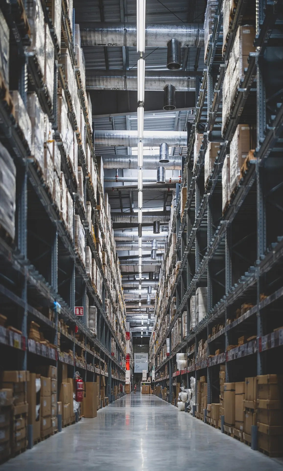 Racking aisle in a high-bay distribution warehouse